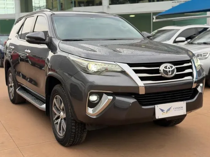 Toyota Hilux SW4 SRX 4X4 2.8 TDI 16V Dies. Aut. 2019