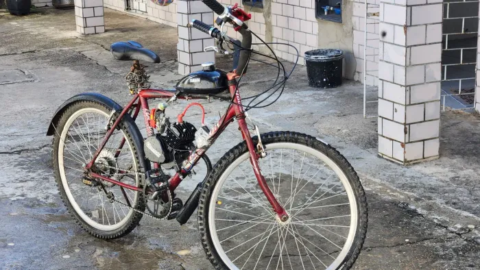 Bicicleta motorizada 80 cc cilindrada/ motor novo