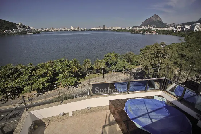 Cobertura com vista para Lagoa Rodrigo de Freitas e Cristo Redentor