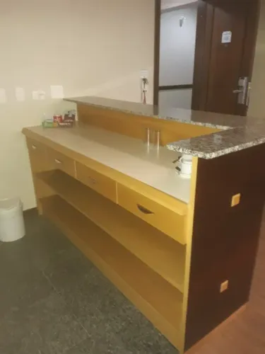 Barzinho /Gaveteiro/Estante em madeira