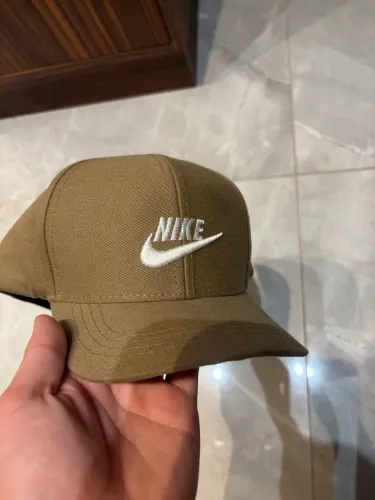 Boné Nike caramelo