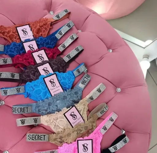 Calcinha Victoria?s Secret com strass