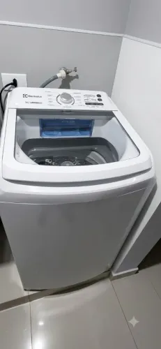 Máquina Eletrolux 14 kilos semi-novo