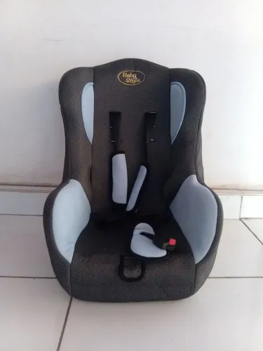 Cadeirinha de bebê baby style semi nova