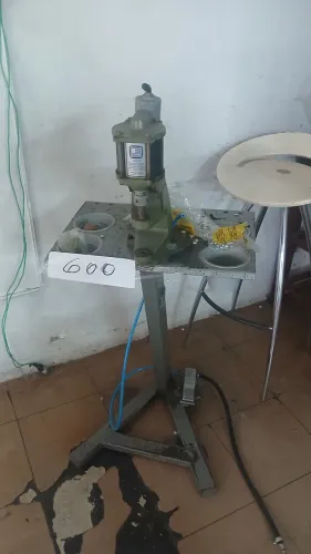 Máquina pneumática de aplicar botao