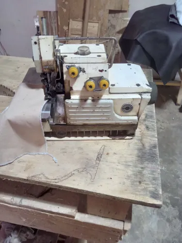 Máquina de custura singer overlock funcionado perfeitamente 