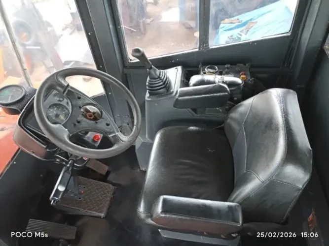 Pá carregadeira reformada