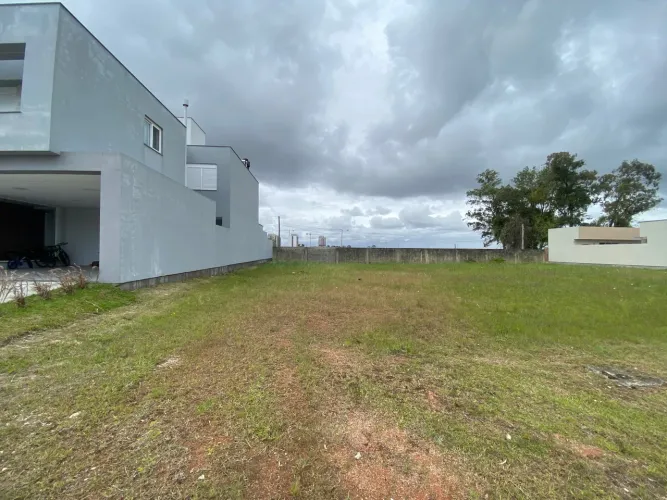 Terreno à venda no Maison de Bonevalle, Três Vendas 360 m² (12x30 m) em condomínio com la