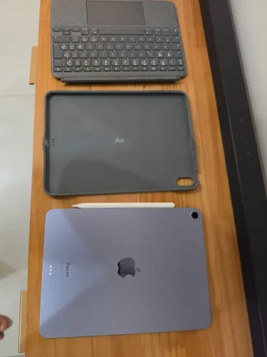 iPad air 5 (M1) - 64gb - Wifi - Apple Pencil 2 + Capa Teclado Logitech