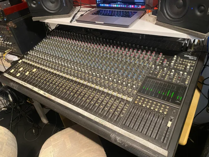 Mesa de som analógica Mackie 32.8 BUS