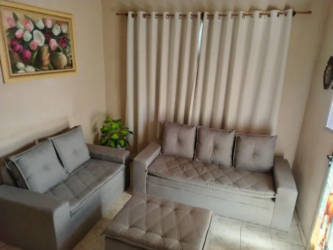 Este vender sofá 2 e 3 lugares linho conforto, um puff, ser tiver um eu outro compra p mim
