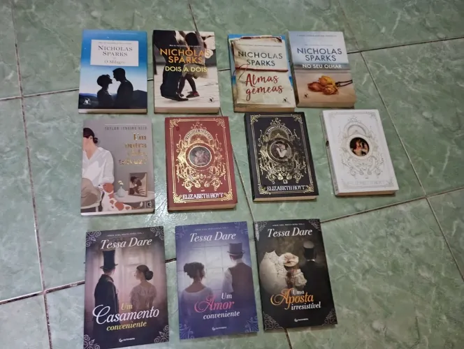 11 LIVROS DE ROMANCE - 120,00