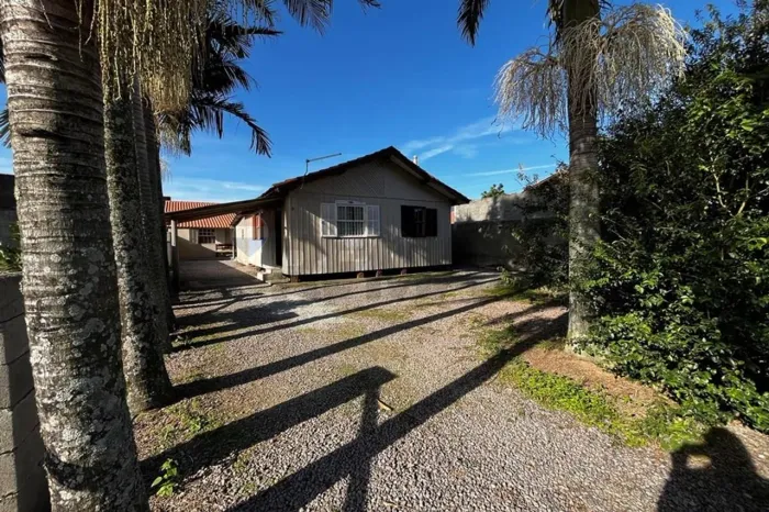 Casa Encantadora em Capivari: 3 Quartos e Jardim