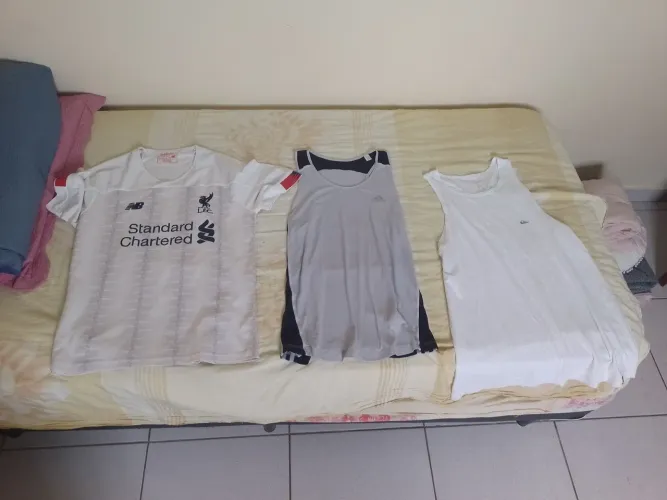 Kit de roupas Adidas Quik silver e camisa do Liverpool 