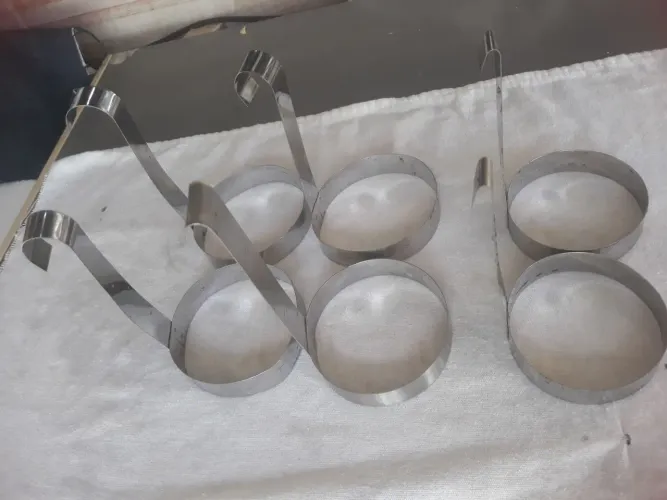 Vendo utensílios para hambúrguer ovos