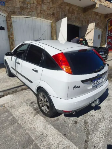 Ford Focus 1.8 16V 5P 2003