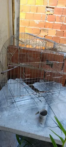 Gaiola de arame ..45 largura...50 comprimento e 50 altura