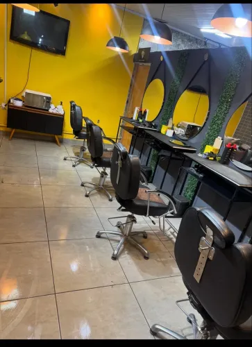 Vendo 4 bancadas 4 cadeira de barbeiros e 4 espelhos