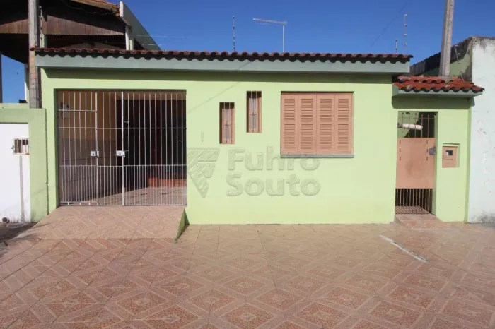 Casa mobiliada com garagem para dois carros no Fragata - Pelotas