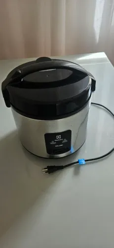 Panela Elétrica ERC20 Rita Lobo (127V) - Capacidade 3,5L - Electrolux (pequeno defeito)