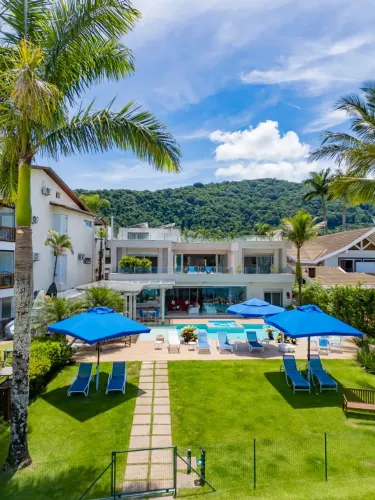 Casa sobrado à venda no Condomínio Costa Verde Tabatinga em Caraguatatuba - SP