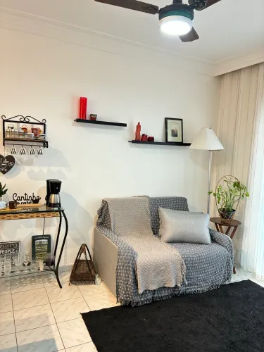 Apartamento vista mar, mobiliado de 2/4 no Rio Vermelho para aluguel fixo ou temporada.  