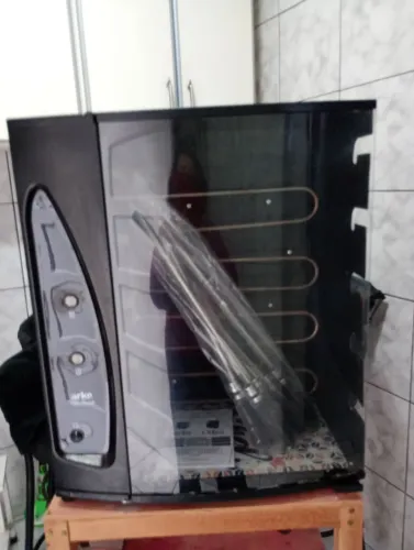 Churrasqueira Elétrica Arke 110v com 5 espetos giratórios. Não faz fumaça