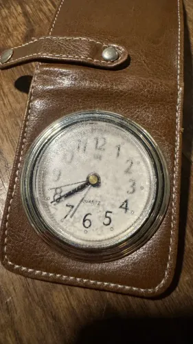 Relógio de Mesa Vintage Quartz com Estojo Dobrável em Couro