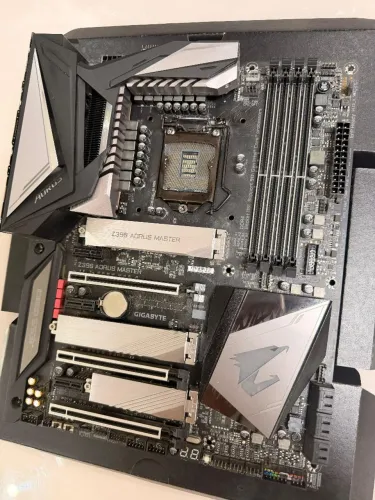 Placa mãe Z390 Aorus Master