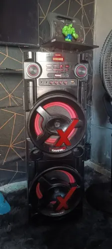 Caixa de som 1.300w amvox semi nova