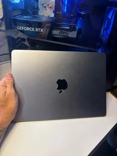 MacBook Air M2 - 8gb RAM - 256gb SSD