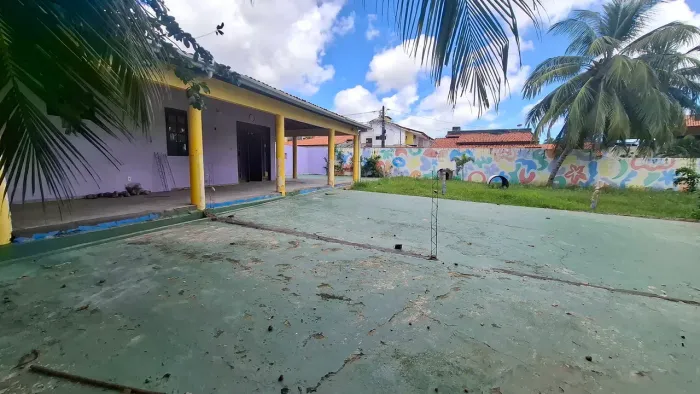 Alugo Casa Ampla no Parque Atenas com bastante área externa