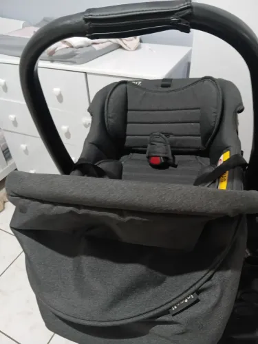 Carrinho de bebê+ Bebê comforto