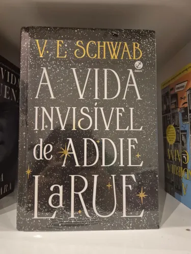 COM BRINDES A vida invisível de Eddie LaRue edição de luxo 