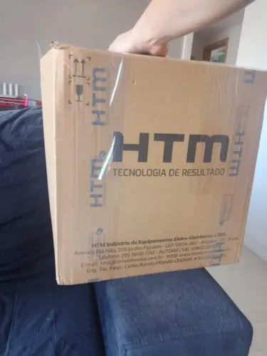 CAIXA COM ROUPAS SEMI NOVAS DIVERSAS