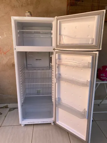 Geladeira Consul branca