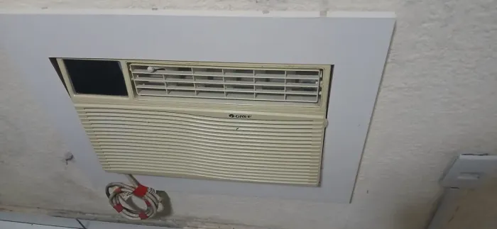 Ar condicionado com controle remoto <br>7 mil btu<br>Com defeito<br>O gás foi embora<br>Valor 450,00