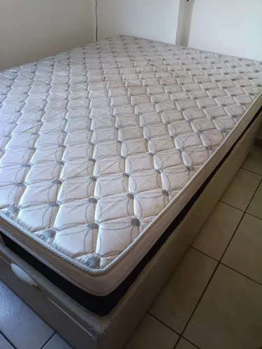 Cama casal (baú + colchão Ortobom)