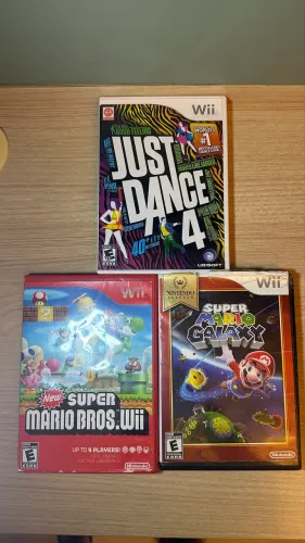 Lote Jogos Wii Originais: Super Mario Galaxy + New Super Mario Bros + Just Dance 4