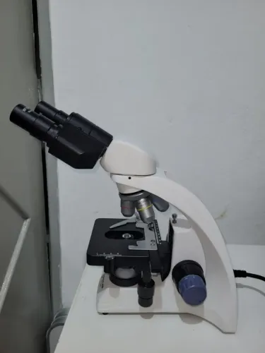 Microscópio Profissional Digilab DI-115B | Semi-novo | Pouco uso