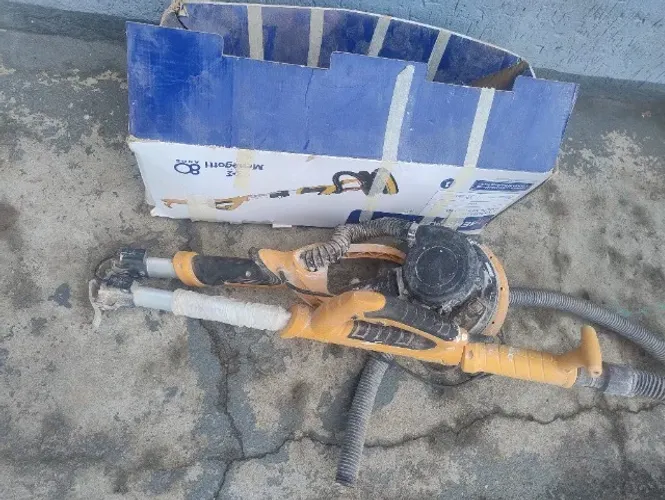 Vendo ou troco Girafa de lixar Massa corrida 220v 