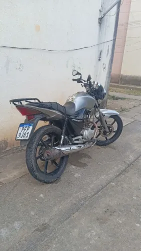 Vendo essa moto toda em dia