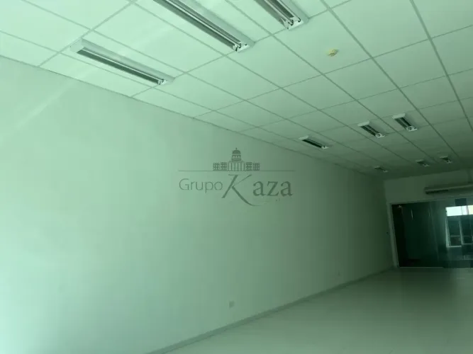 Oportunidade - Sala Comercial - Galeria Esplanada - Jardim Esplanada - 84m².