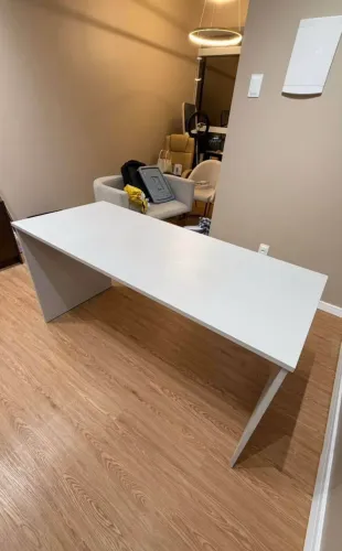Mesa de escritório em MDF