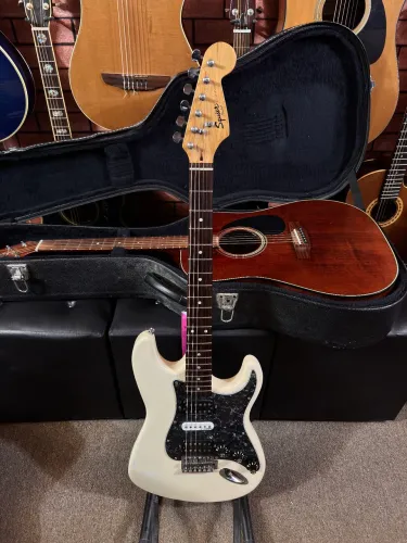 Guitarra Squier (Fender) hsh caps Seymour Duncan Cabrera Sergio Rosar ANALISO TROCAS