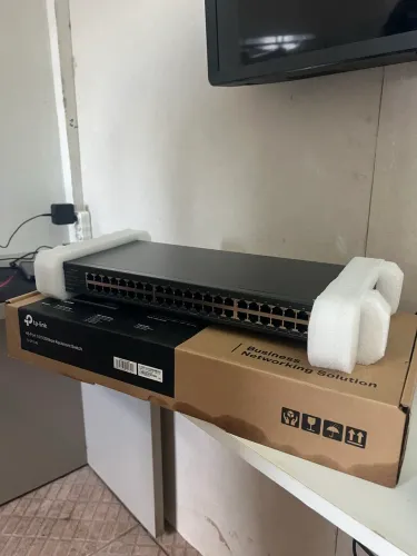 Switch 48 p Tp-Link TL-SF1048 (tenho 04 unidades nuca usado,Preço unitário ) 