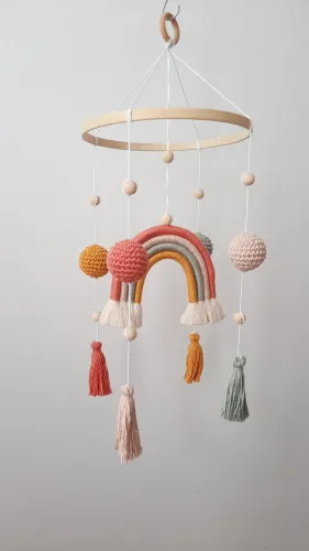 Móbile para berço com bolinhas e Arco-íris - Modelo Bella