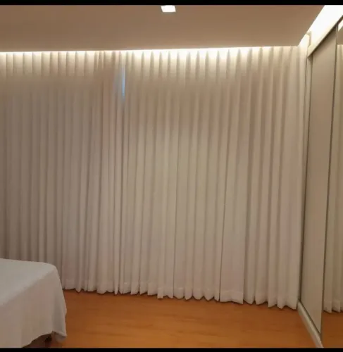 Costureira de cortinas