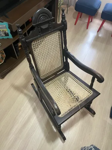 Cadeira de Balanço Antiga