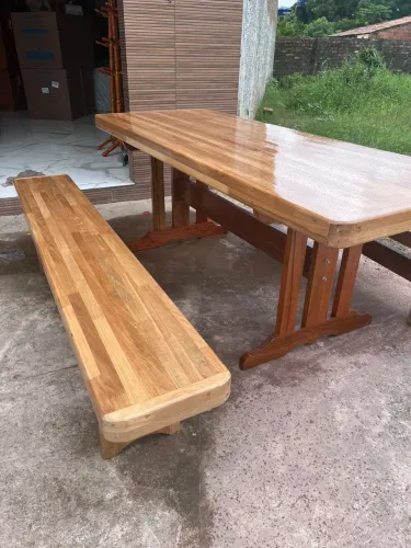 Mesa com bancos madeira